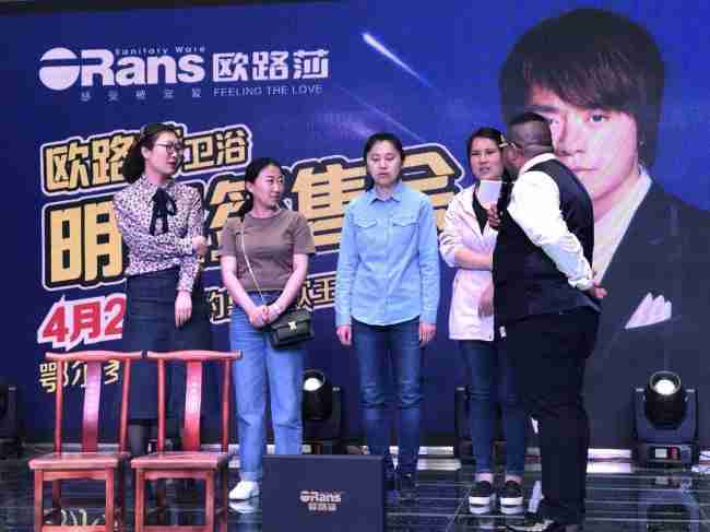 情歌王子黄格选燃爆鄂尔多斯，k8凯发20周年庆鄂尔多斯站完美收官